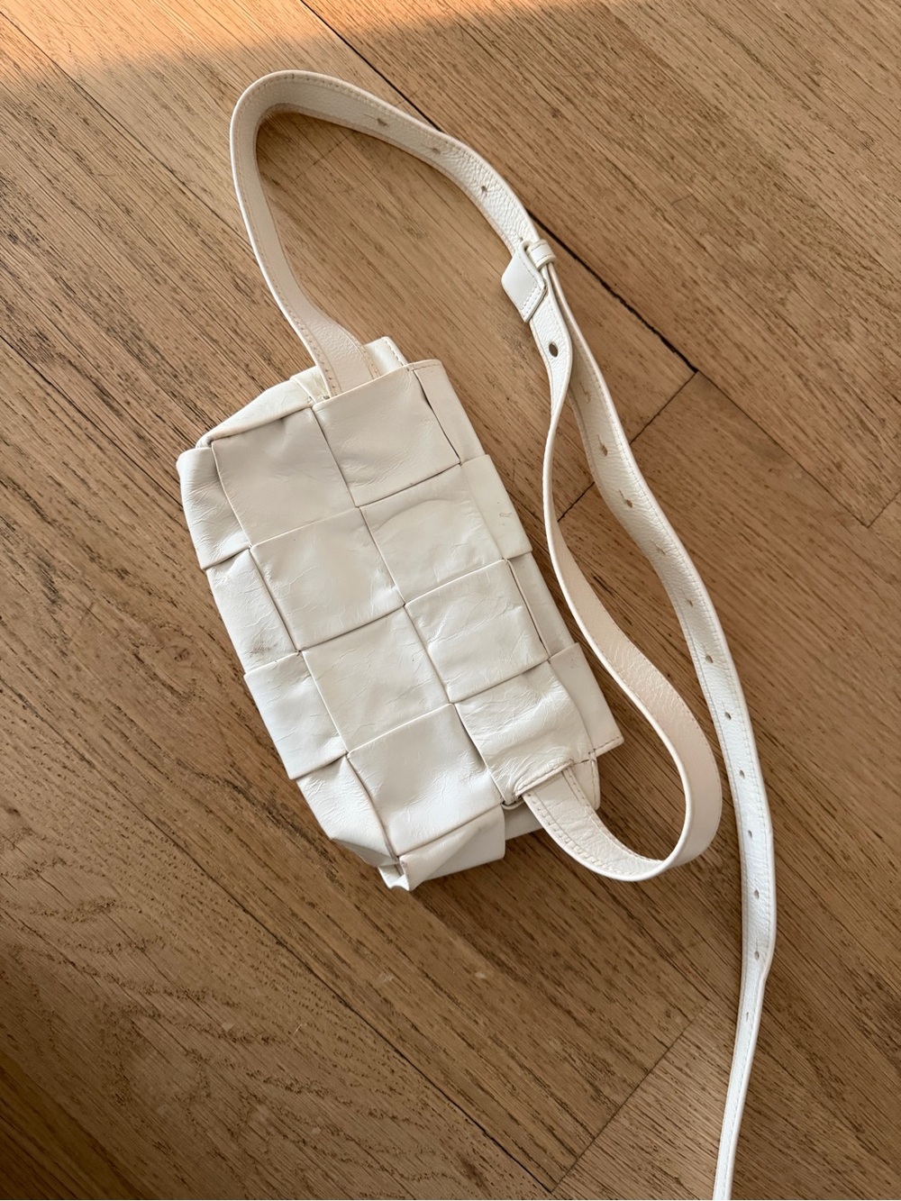 Bottega Veneta Waist Bag Body Cassette Leather White Men's Women's h31147g